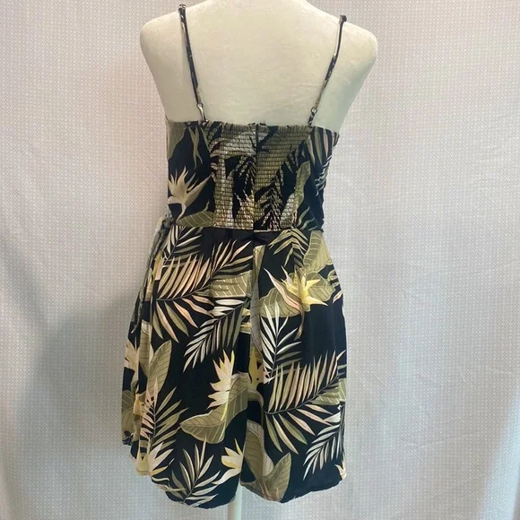 Volcom wrap romper. Excellent condition, never worn - Picture 3 of 8